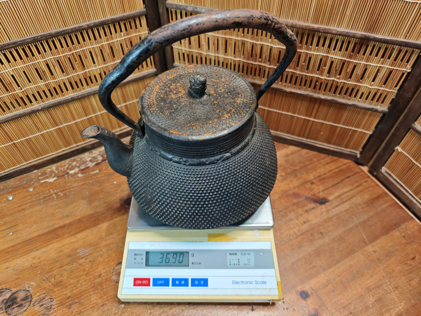 Meiji Era Japanese Nambu Tsubin Iron Kettle Signed Antique Cast Iron