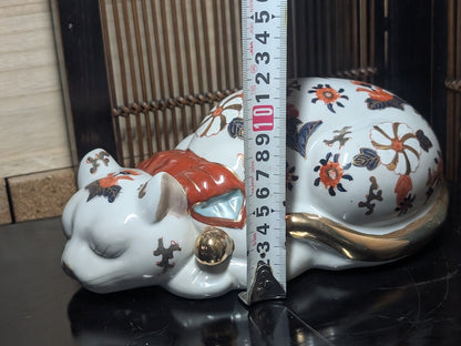 Rare Imari Sleeping Maneki Neko 1950s Japanese Porcelain Cat with 24K Gold