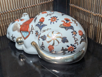 Rare Imari Sleeping Maneki Neko 1950s Japanese Porcelain Cat with 24K Gold