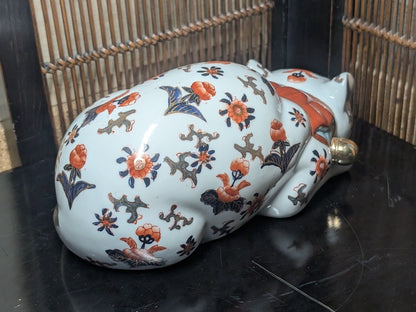 Rare Imari Sleeping Maneki Neko 1950s Japanese Porcelain Cat with 24K Gold