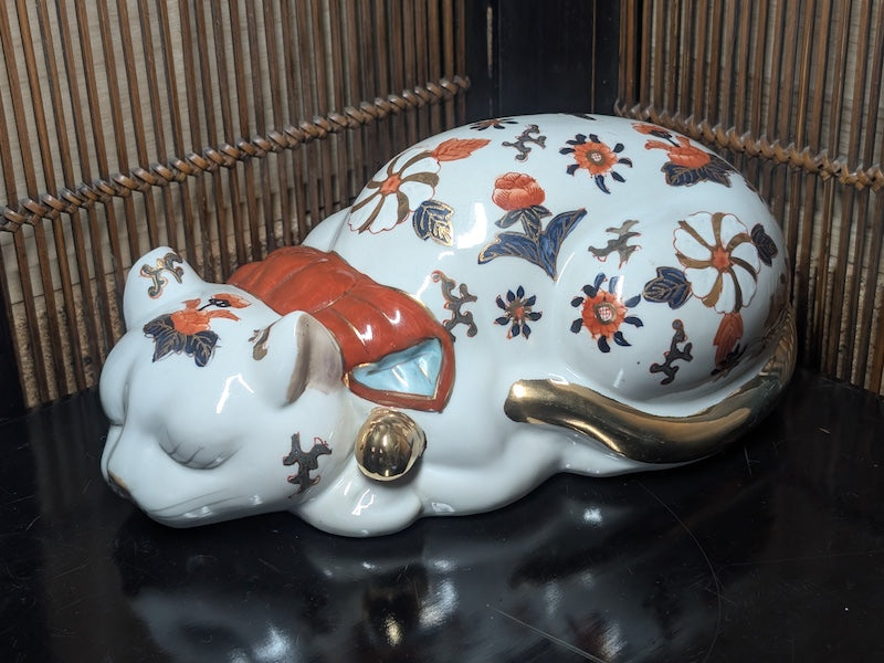 1940s Japanese Imari Sleeping Maneki Neko Figurine – 24K Gold Hand Painted
