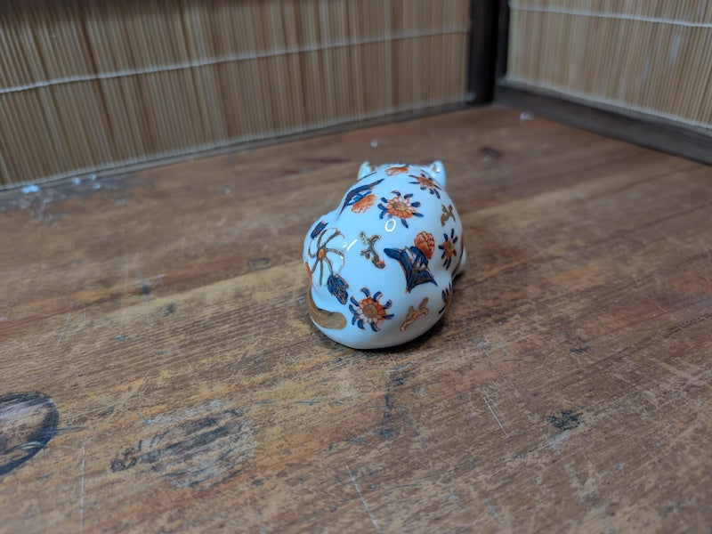 Rare Imari Maneki Neko Sleeping Cat Figurine with 24K Gold Details