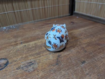 Rare Imari Maneki Neko Sleeping Cat Figurine with 24K Gold Details