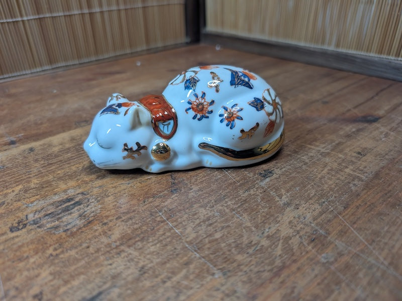 Rare Imari Maneki Neko Sleeping Cat Figurine with 24K Gold Details