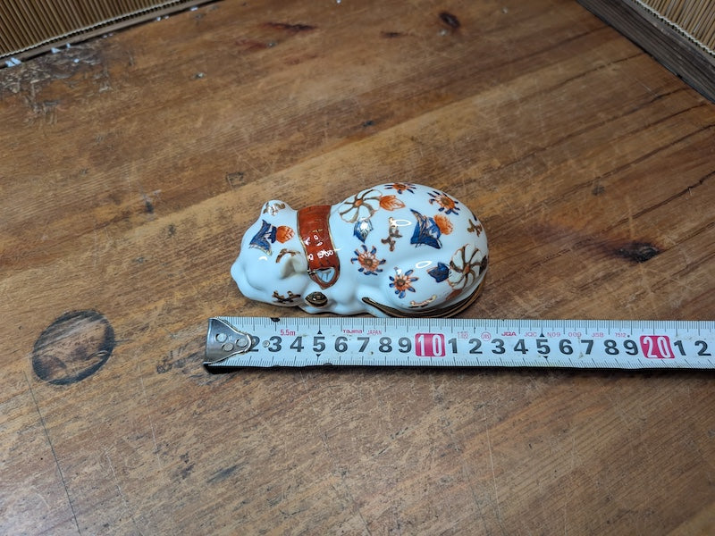 Rare Imari Maneki Neko Sleeping Cat Figurine with 24K Gold Details