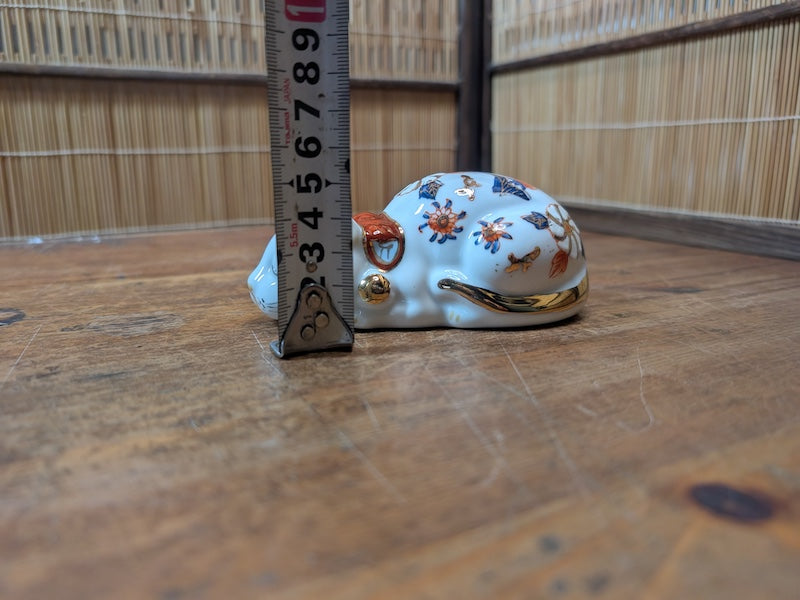 Rare Imari Maneki Neko Sleeping Cat Figurine with 24K Gold Details