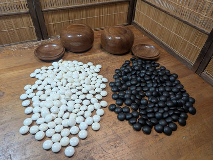Rare Japanese Go Game Set Nachi Hamaguri Shell Stones Bamboo