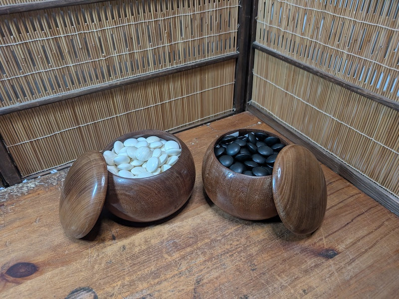 Rare Japanese Go Game Set Nachi Hamaguri Shell Stones Bamboo