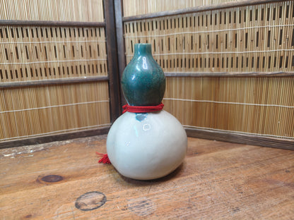 Japanese vintage Kutani Ware pottery Hyotan Vase Double Gourd Tassels