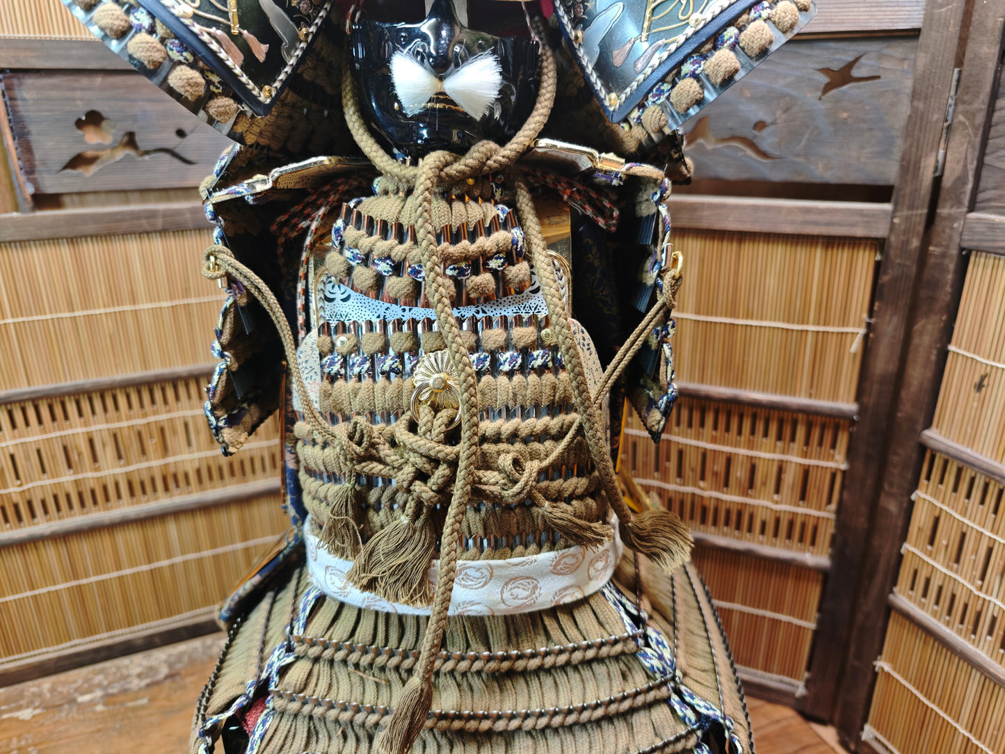 Authentic Japanese Kabuto Yoroi Armor Large Display w/ Wood Box