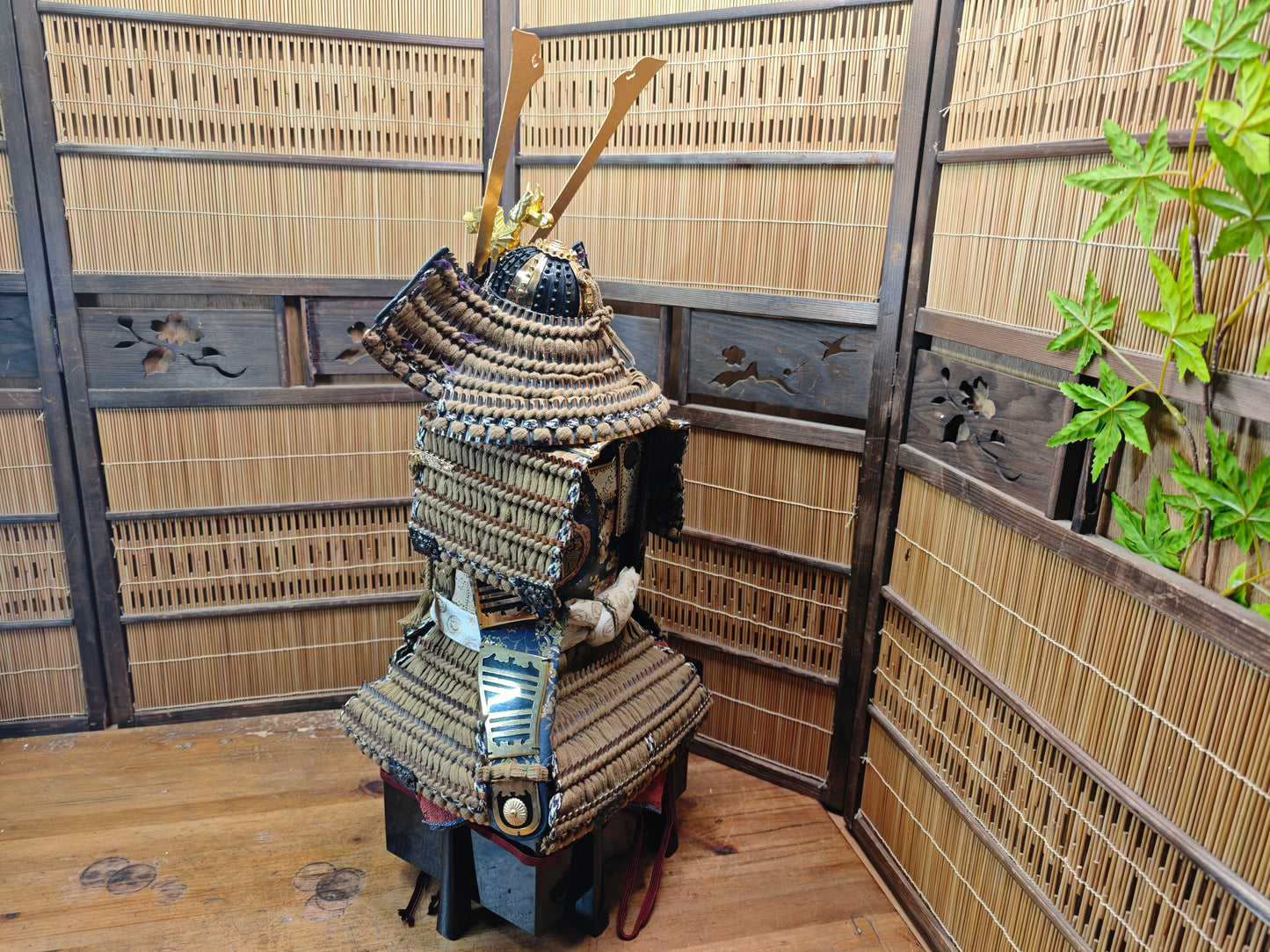 Authentic Japanese Kabuto Yoroi Armor Large Display w/ Wood Box