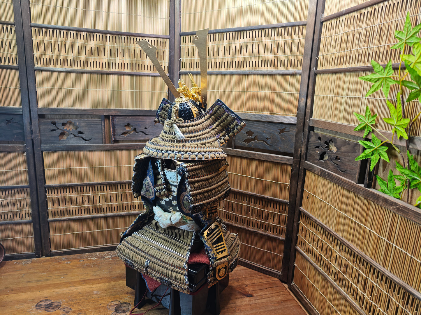 Authentic Japanese Kabuto Yoroi Armor Large Display w/ Wood Box