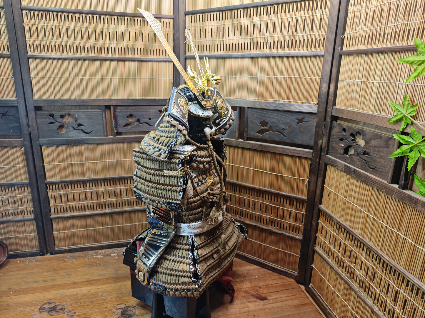 Authentic Japanese Kabuto Yoroi Armor Large Display w/ Wood Box