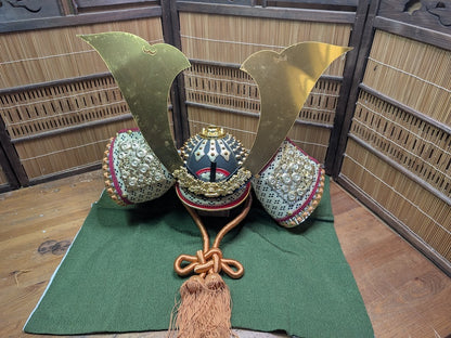 Japan Miniature Kabuto Helmet Brass & Kimono Fabric Missing Dragon Auction Japan