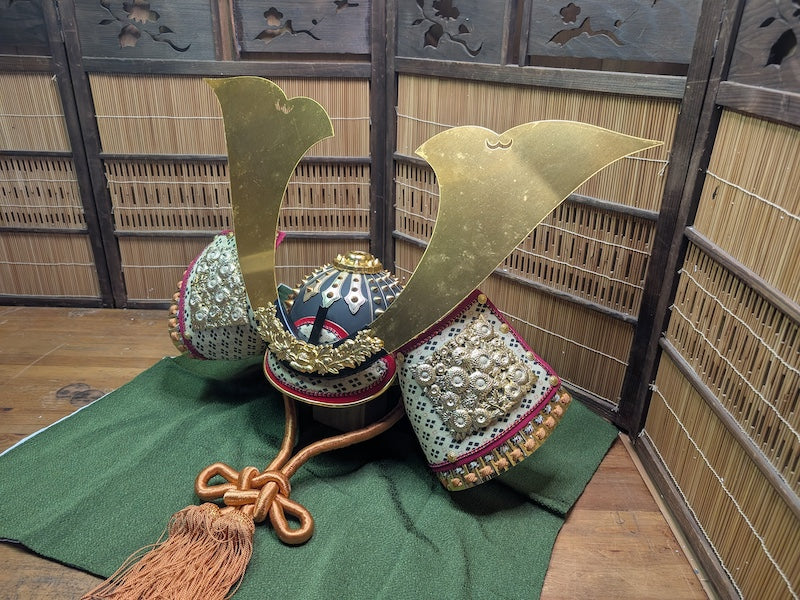 Japan Miniature Kabuto Helmet Brass & Kimono Fabric Missing Dragon Auction Japan