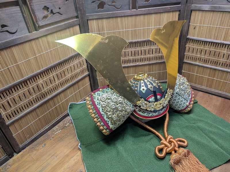 Japan Miniature Kabuto Helmet Brass & Kimono Fabric Missing Dragon Auction Japan
