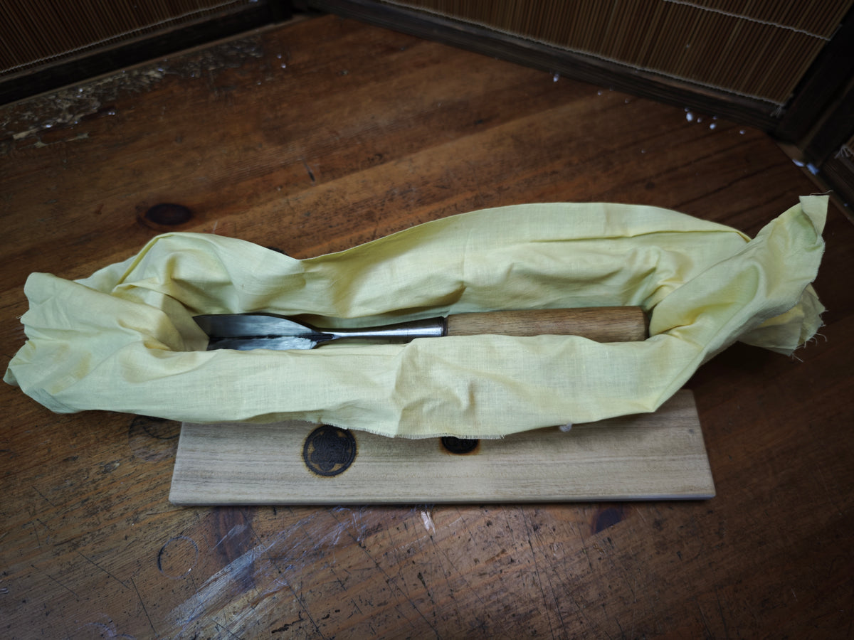 Japanese 1970s Miya Daiku 90-Degree Angle Chisel | Large Vintage Tool