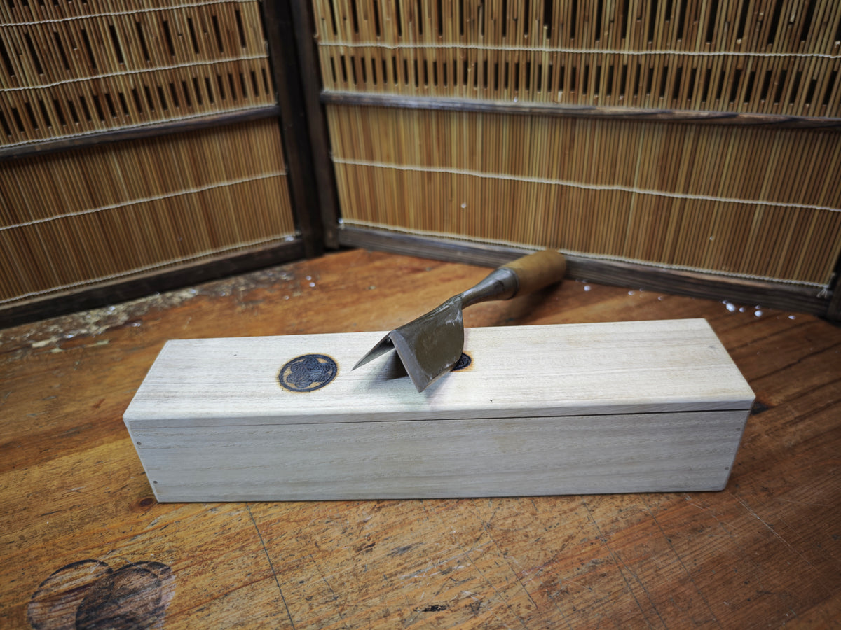 Japanese 1970s Miya Daiku 90-Degree Angle Chisel | Large Vintage Tool