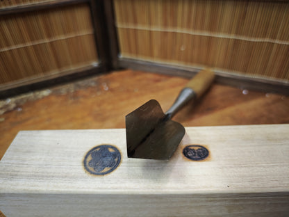 Japanese 1970s Miya Daiku 90-Degree Angle Chisel | Large Vintage Tool
