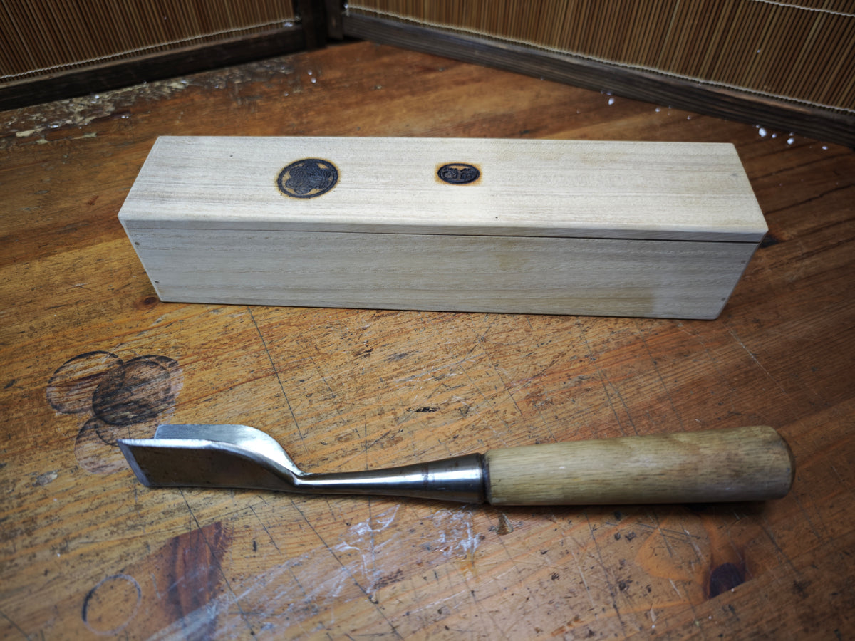 Japanese 1970s Miya Daiku 90-Degree Angle Chisel | Large Vintage Tool