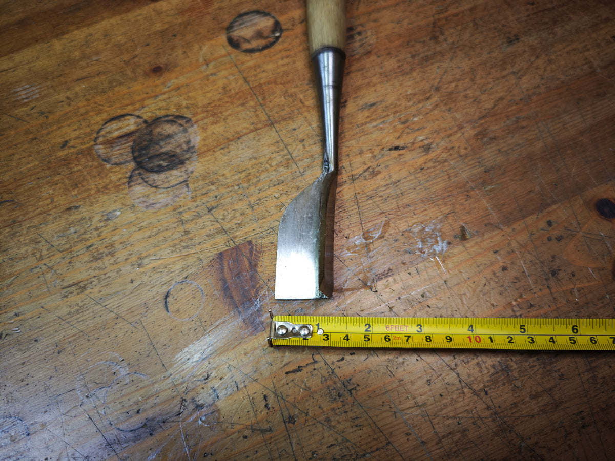 Japanese 1970s Miya Daiku 90-Degree Angle Chisel | Large Vintage Tool