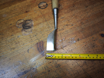 Japanese 1970s Miya Daiku 90-Degree Angle Chisel | Large Vintage Tool