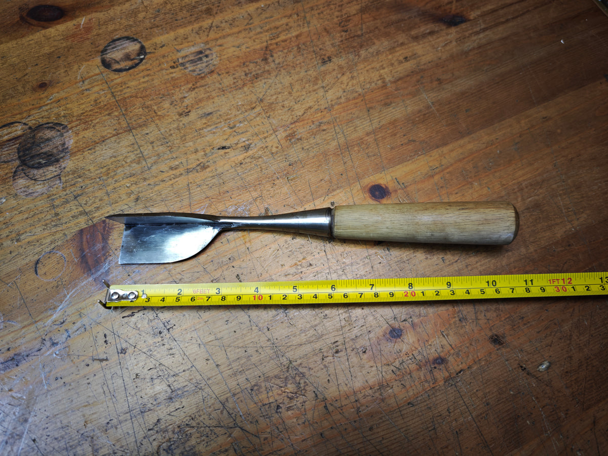 Japanese 1970s Miya Daiku 90-Degree Angle Chisel | Large Vintage Tool