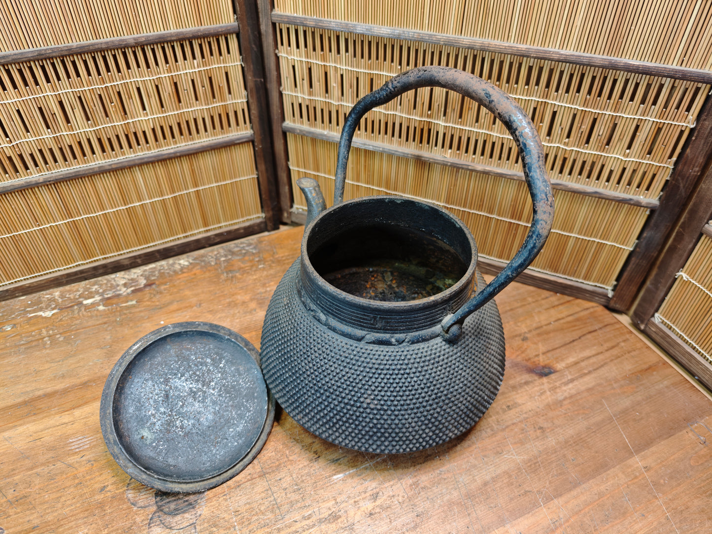 Meiji Era Japanese Nambu Tsubin Iron Kettle Signed Antique Cast Iron