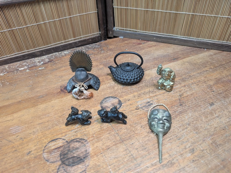 Japanese Vintage 1950s Miniature Bronze & Cast Iron Set Nambu Tekki Auction JP