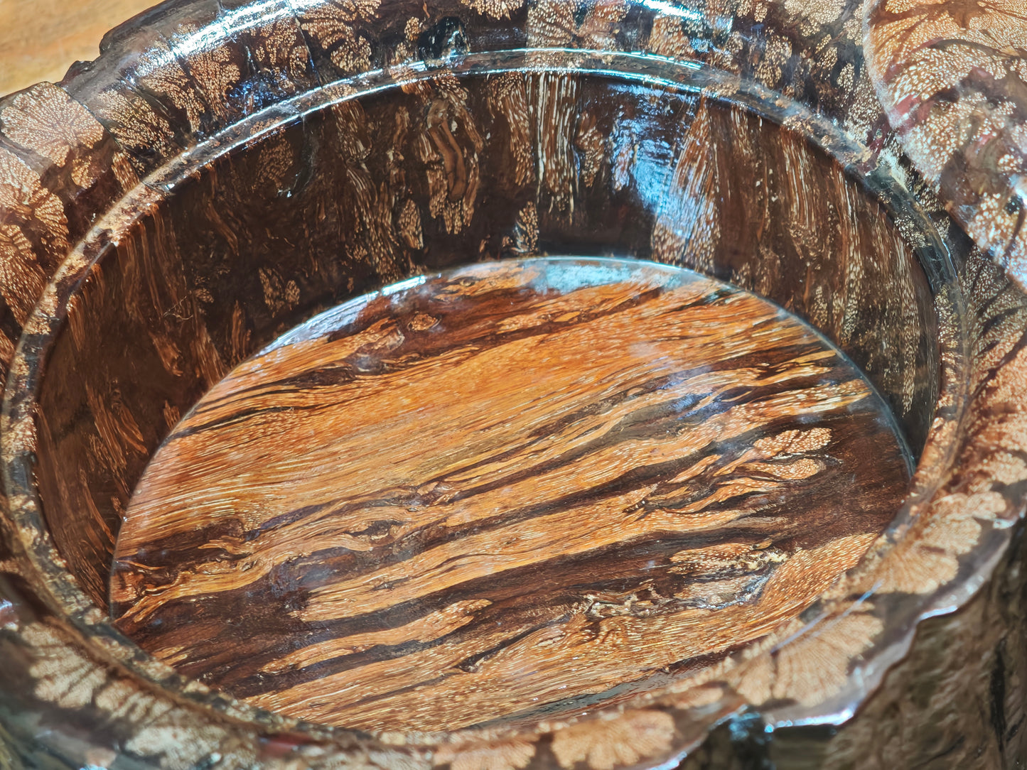 Japanese Vintage 1970s Chrysanthemum Wood Lidded Box Natural Burl