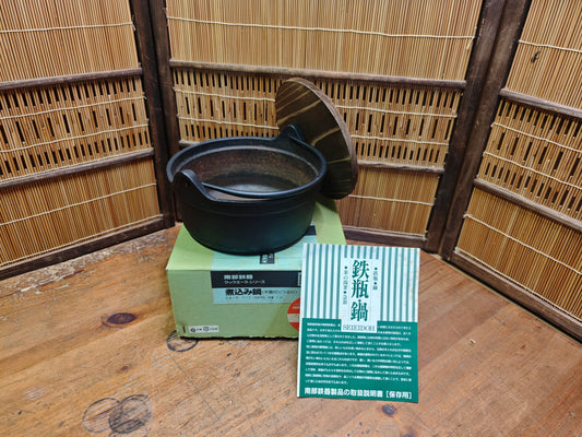 Japanese Vintage Nambu Tekki Cast Iron Pot w Wooden Lid Deadstock