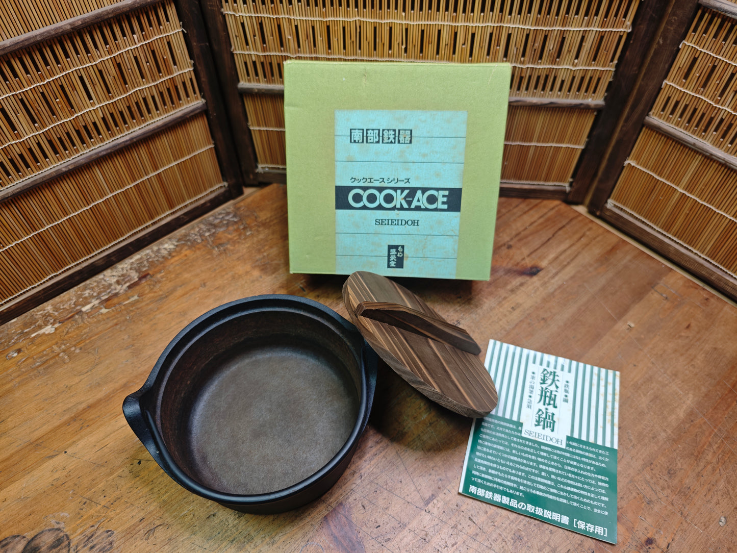 Japanese Vintage Nambu Tekki Cast Iron Pot w Wooden Lid Deadstock
