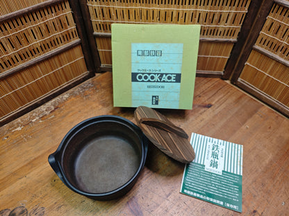 Japanese Vintage Nambu Tekki Cast Iron Pot w Wooden Lid Deadstock
