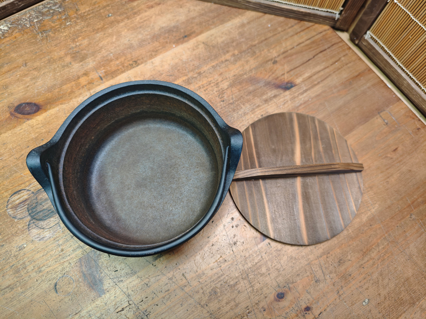 Japanese Vintage Nambu Tekki Cast Iron Pot w Wooden Lid Deadstock