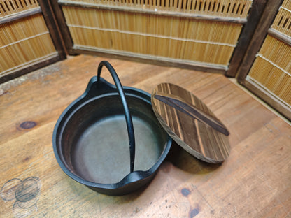 Japanese Vintage Nambu Tekki Cast Iron Pot w Wooden Lid Deadstock