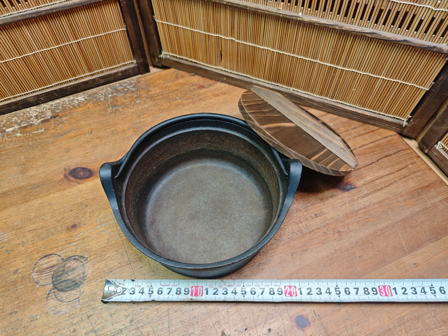Japanese Vintage Nambu Tekki Cast Iron Pot w Wooden Lid Deadstock