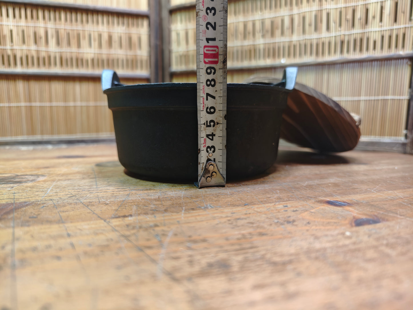 Japanese Vintage Nambu Tekki Cast Iron Pot w Wooden Lid Deadstock