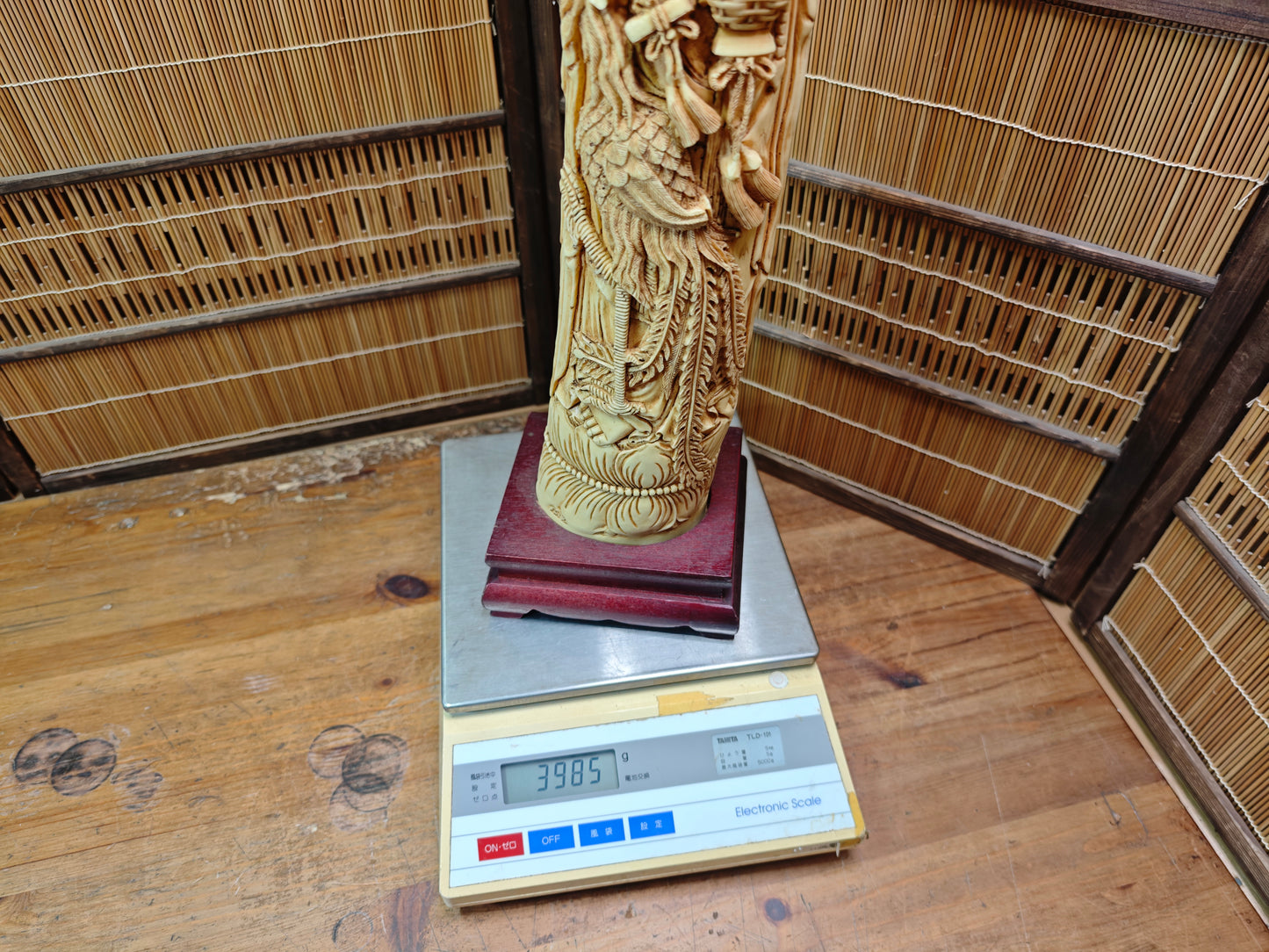 Large Chinese Guanyin Statue 28in Resin Goddess of Mercy Buddhist Figure Asia