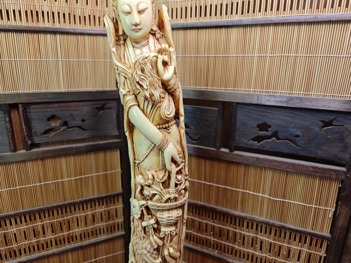 Large Chinese Guanyin Statue 28in Resin Goddess of Mercy Buddhist Figure Asia