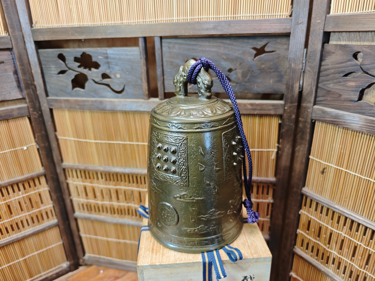 Large Japanese Bronze Buddhist Temple Bell Bonsho Ryuzu Antique