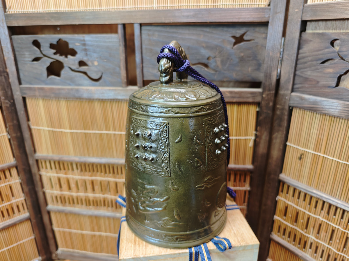 Large Japanese Bronze Buddhist Temple Bell Bonsho Ryuzu Antique