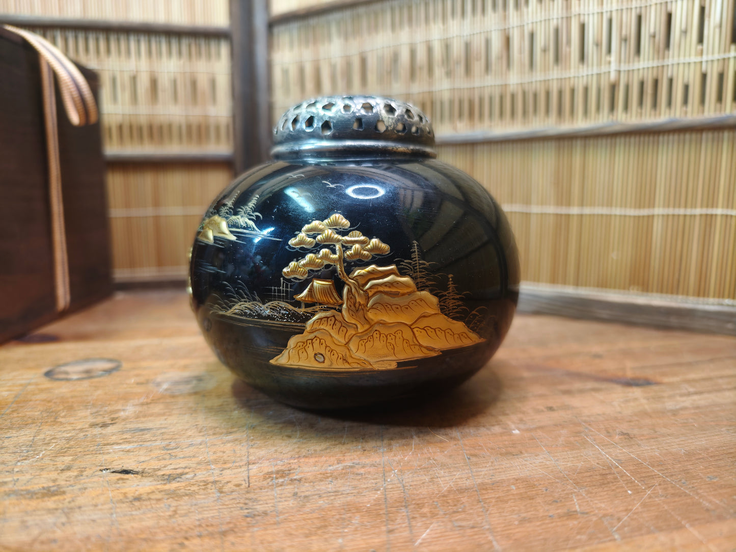 Japanese Wooden Koro Incense Burner Gold Maki-e Mother Pearl Inlay