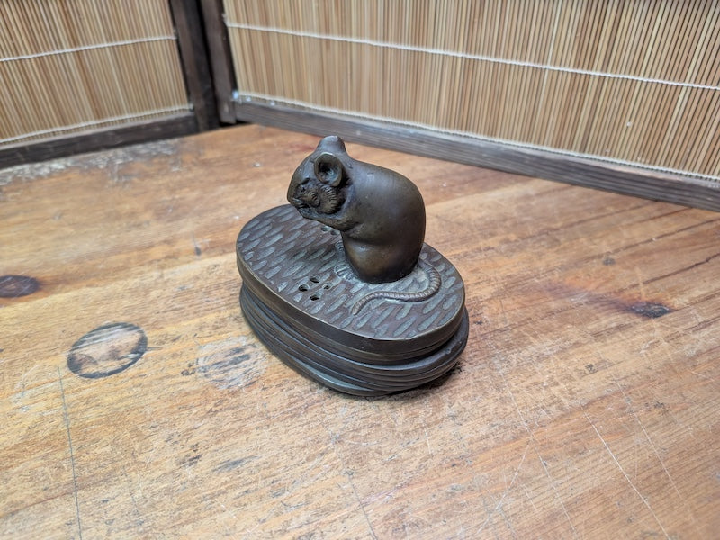 1900s Japanese Bronze Koro Incense Burner Koban Shape Mouse Auction JP