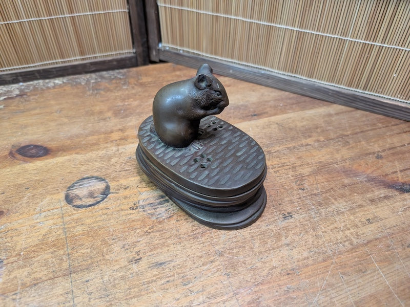 1900s Japanese Bronze Koro Incense Burner Koban Shape Mouse Auction JP