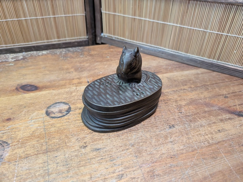 1900s Japanese Bronze Koro Incense Burner Koban Shape Mouse Auction JP