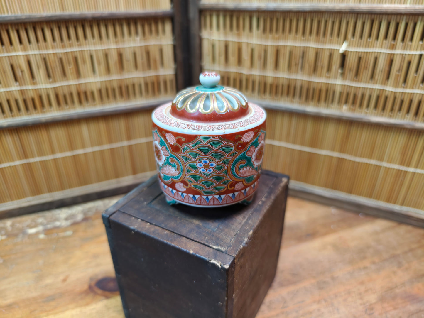 Rare Japanese Antique Kutani Ware Koro Incense Burner with Wooden Box