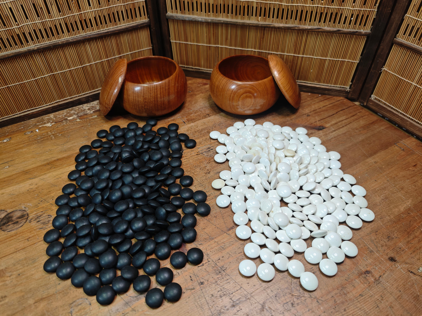 Rare Japanese Go Stones Set Hamaguri Shell 186 White 180 Black Wood Bowls