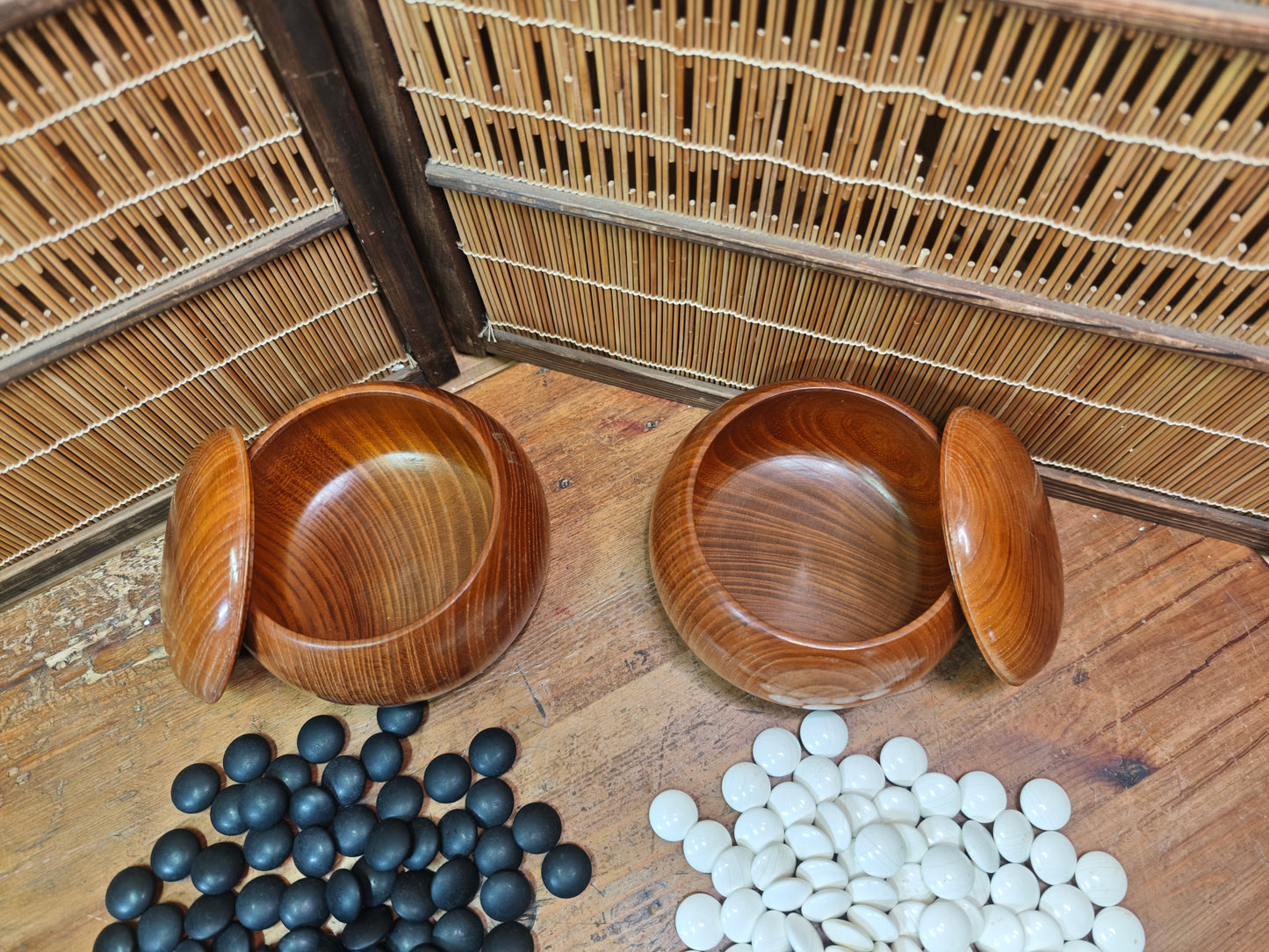 Rare Japanese Go Stones Set Hamaguri Shell 186 White 180 Black Wood Bowls