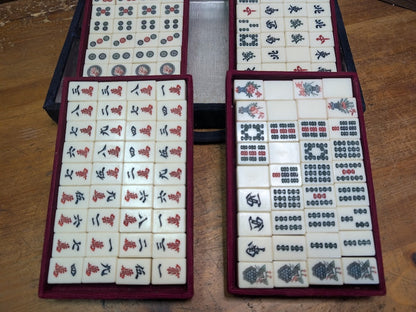 Vintage Japanese Mahjong Pai Game Set Resin & Bamboo Tiles wood Case