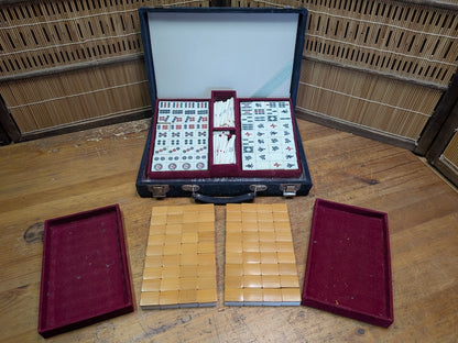 Vintage Japanese Mahjong Pai Game Set Resin & Bamboo Tiles wood Case